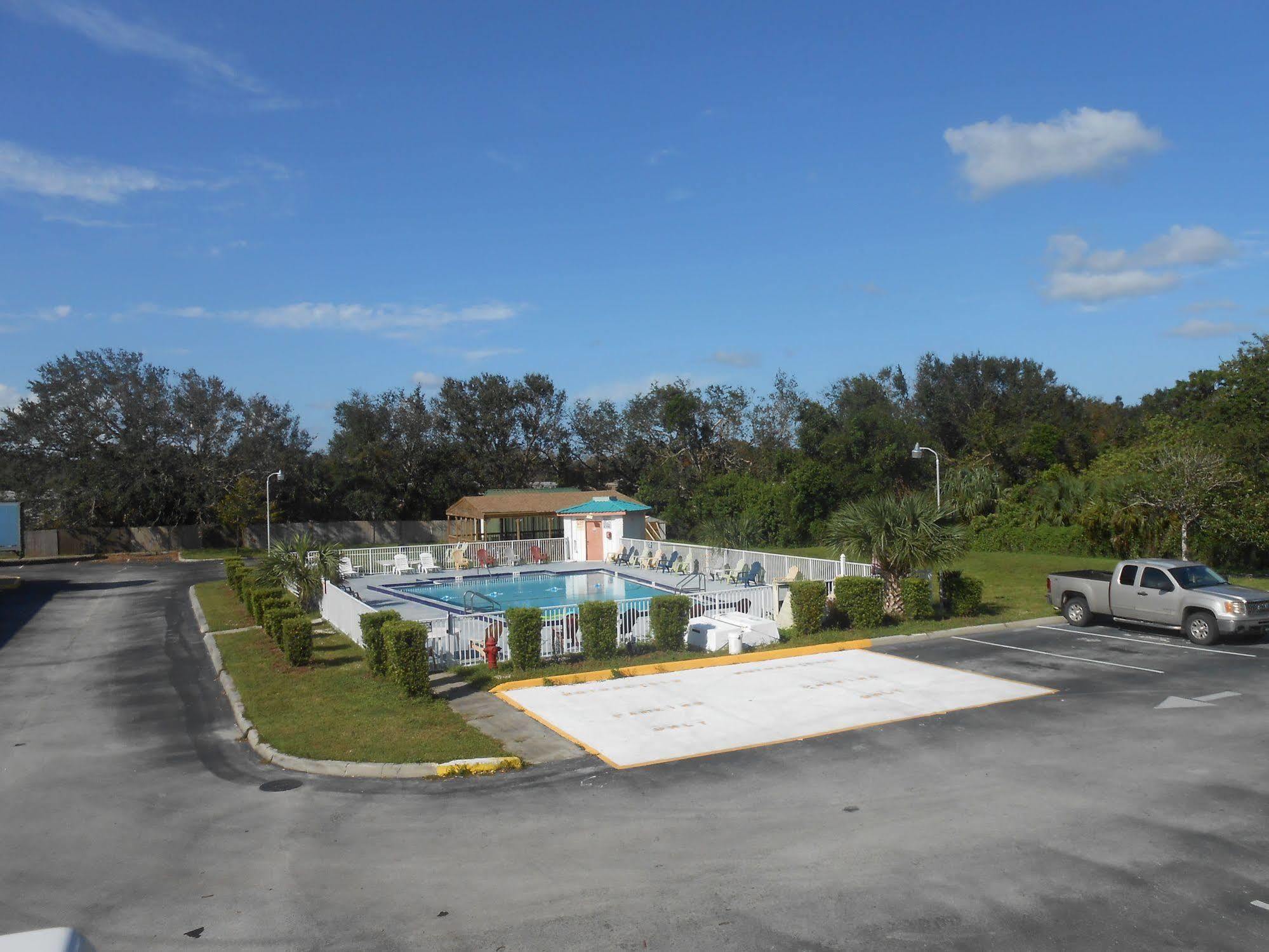 Executive Garden Titusville Hotel 외부 사진
