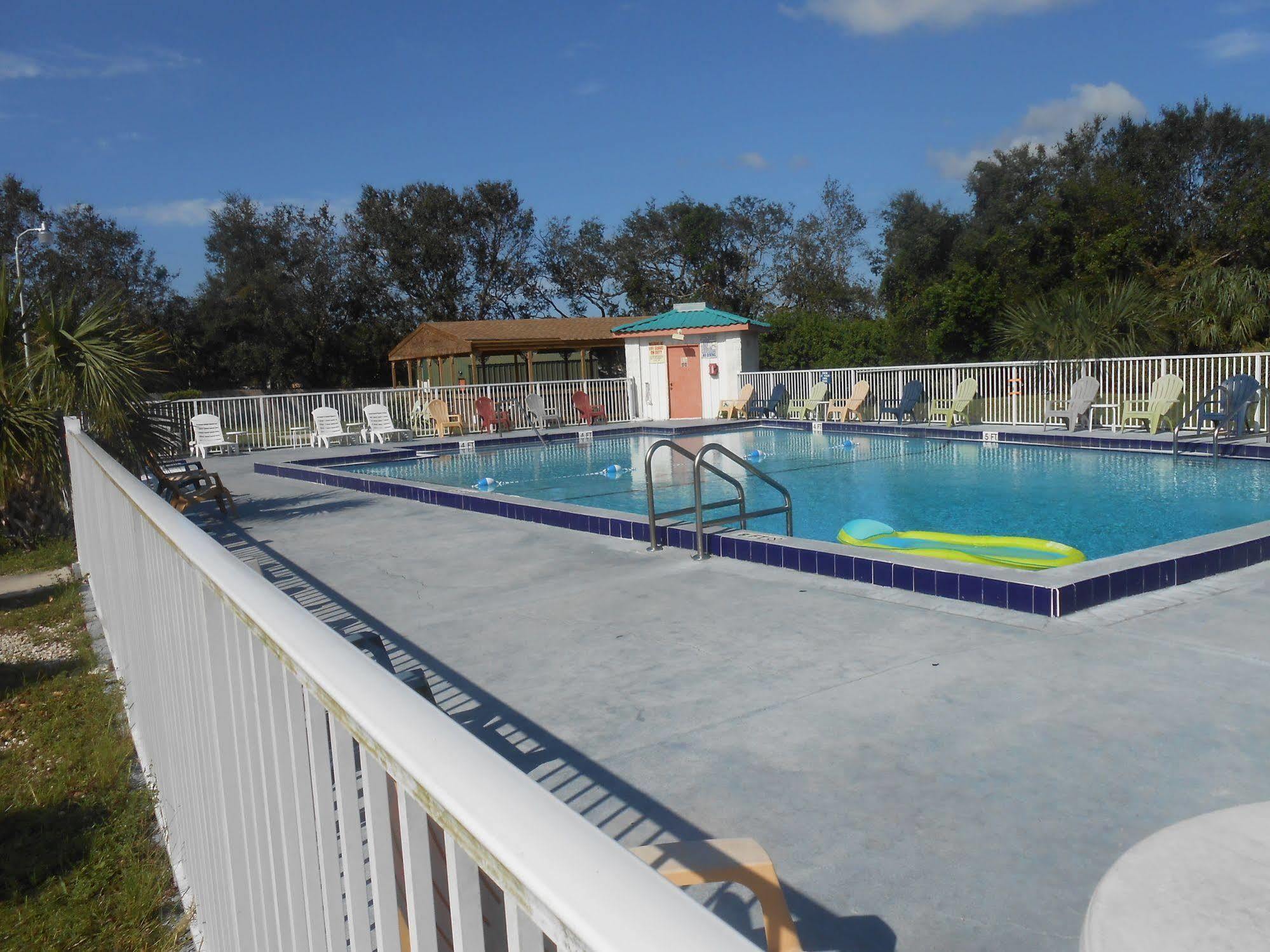 Executive Garden Titusville Hotel 외부 사진