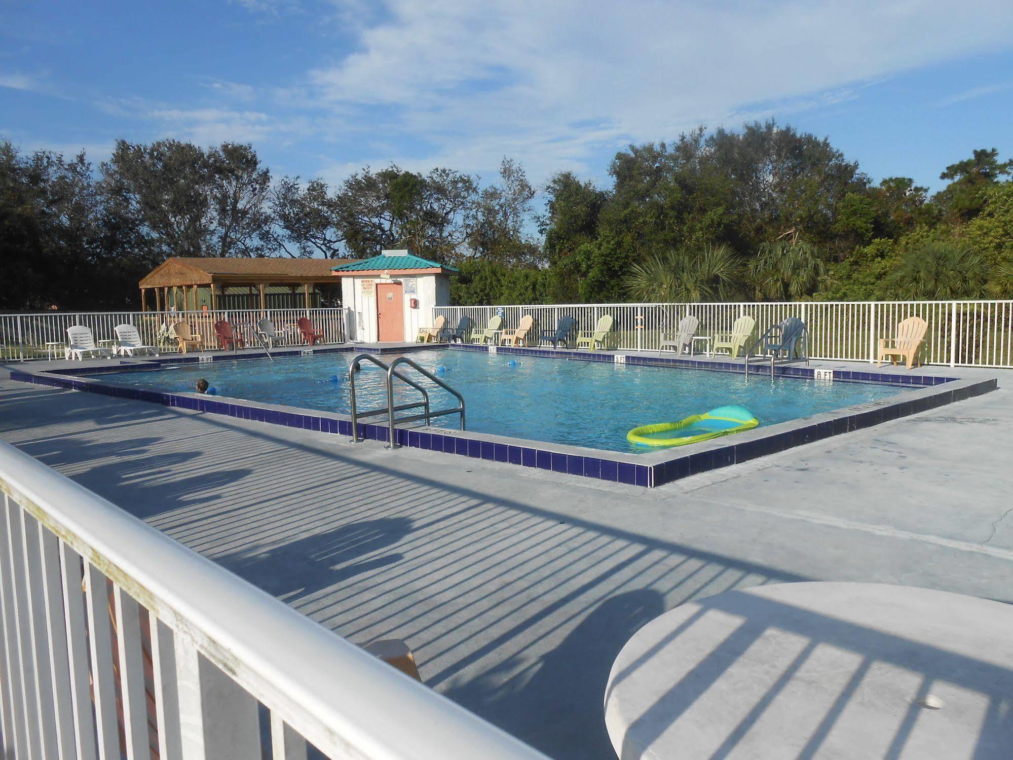 Executive Garden Titusville Hotel 외부 사진